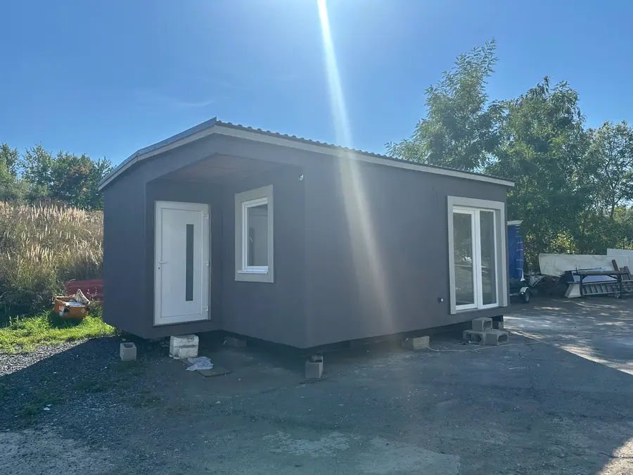 Mobilní dům 1 — exteriér
